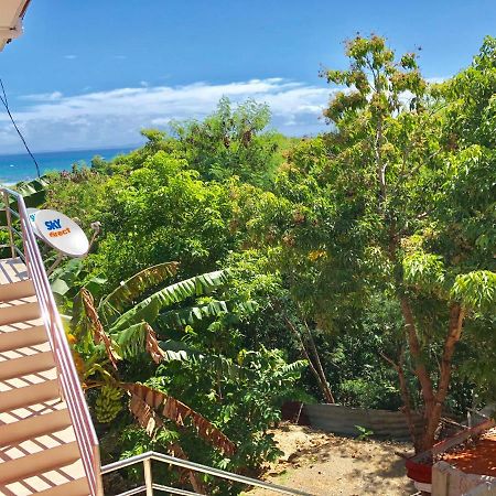 チャニヴァ ジョイ アイランド ビュー アパートメンツ マラパスクア島 エクステリア 写真